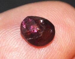 Edelstein L-9124 – Rhodolith Granat 2.15 Karat - Beidseitig