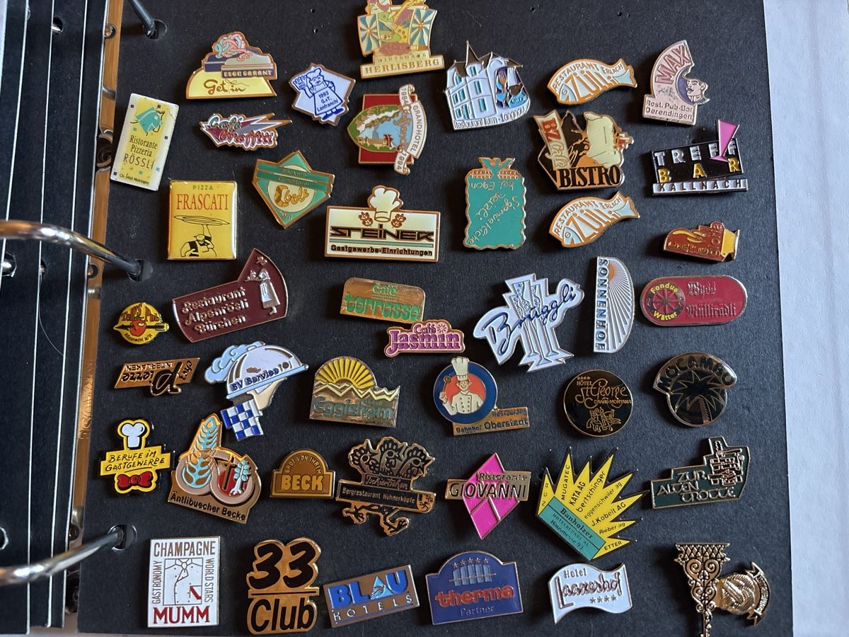 Placchette & Badge: Pins Restaurants Cafes Hotels etc – Usato da Lützelflüh-Goldbach venduto da NicoleL.