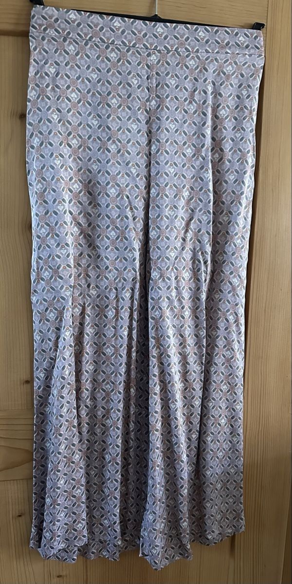 Odd Molly Pantaloni: Leichte Hose von ODD MOLLY, Gr. 1 – Usato da Bolken venduto da Spinnwebereien