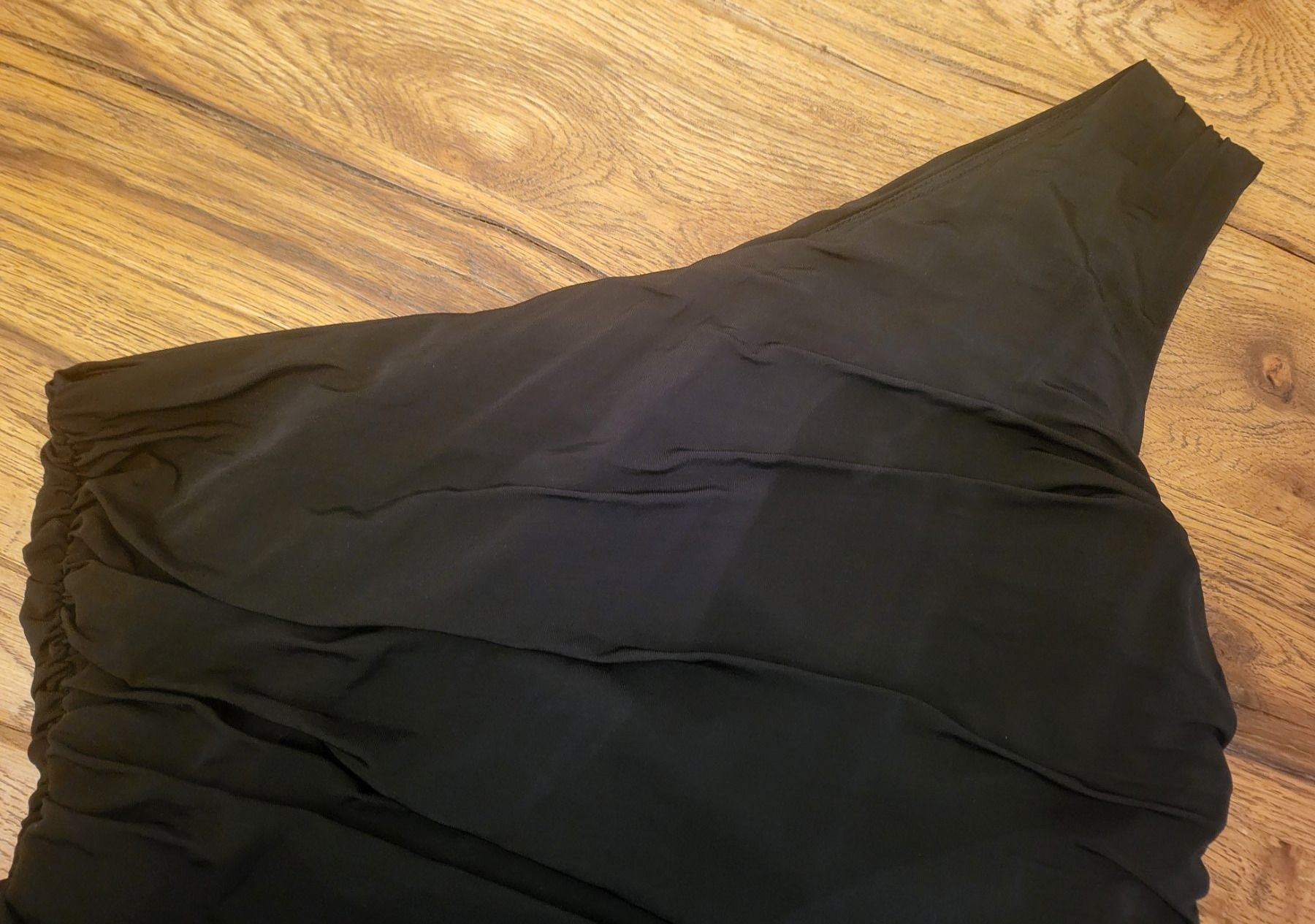 Kleider: Elegantes One-Shoulder-Kleid Schwarz – Gebraucht aus Basel von sci_67ms 4