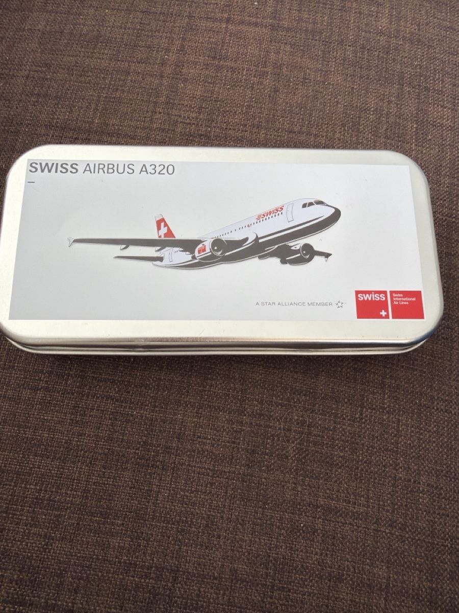 Custodie per cosmetici: SWISS Business Class Amenity Kit Dose – Usato da Dübendorf venduto da aigol