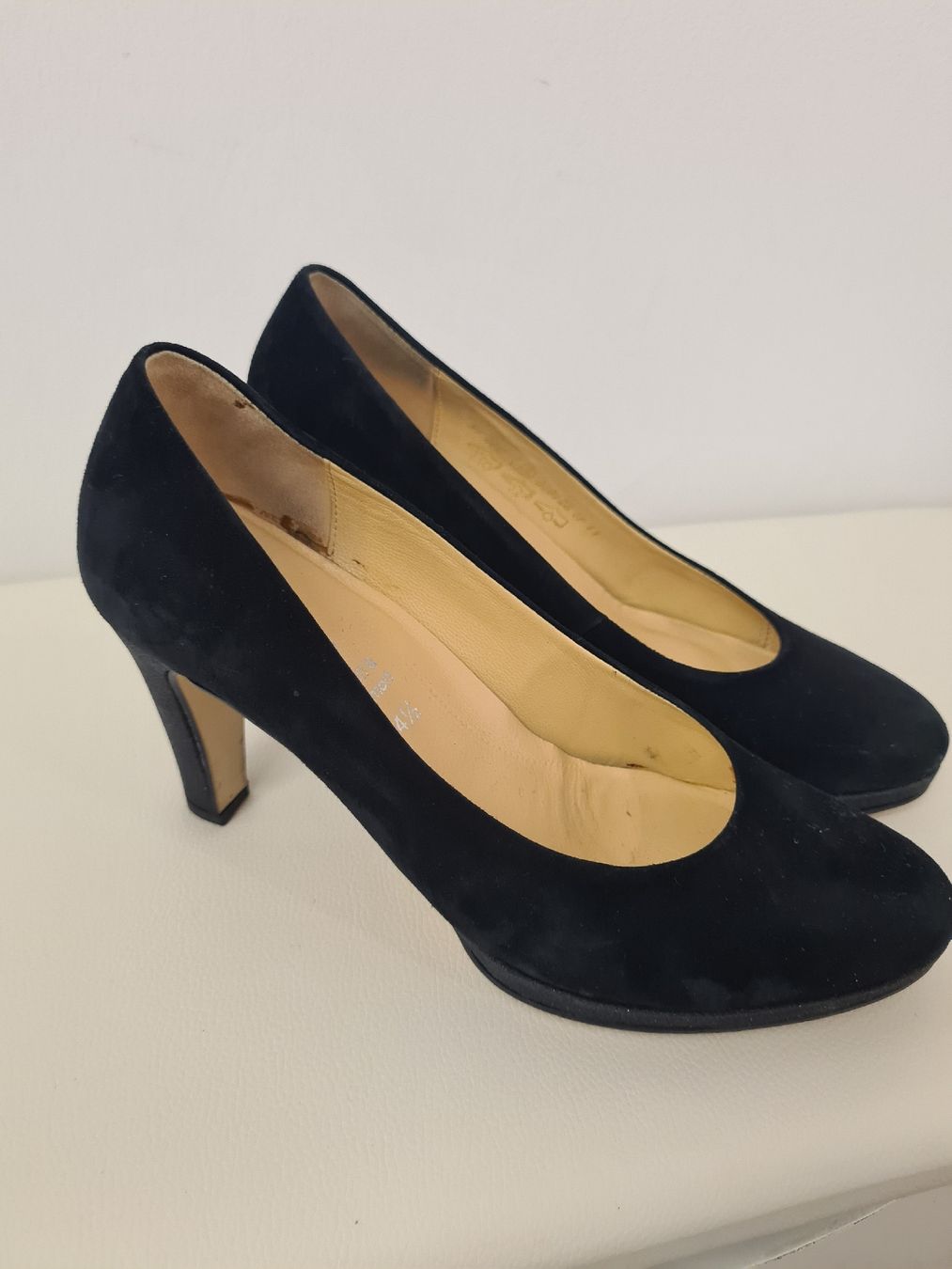 Gabor Scarpe da donna: Gabor Pumps Schwarz Wildleder Gr. 37.5 – Usato da Adligenswil venduto da FriedasWelt