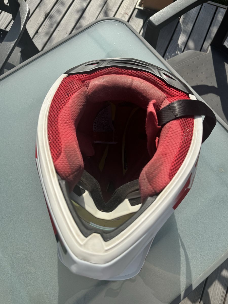 Fox Casques & visières: Casque de moto Fox  – D'occasion à Tavannes par lea_f265 4