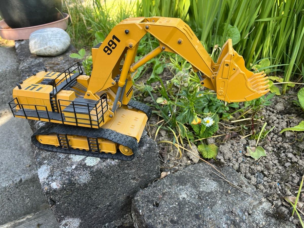 Liebherr Kit di modellismo & Modellini statici: Modell Liebherr 991 Raupenbagger – Usato da Arch venduto da UrsusC46 1