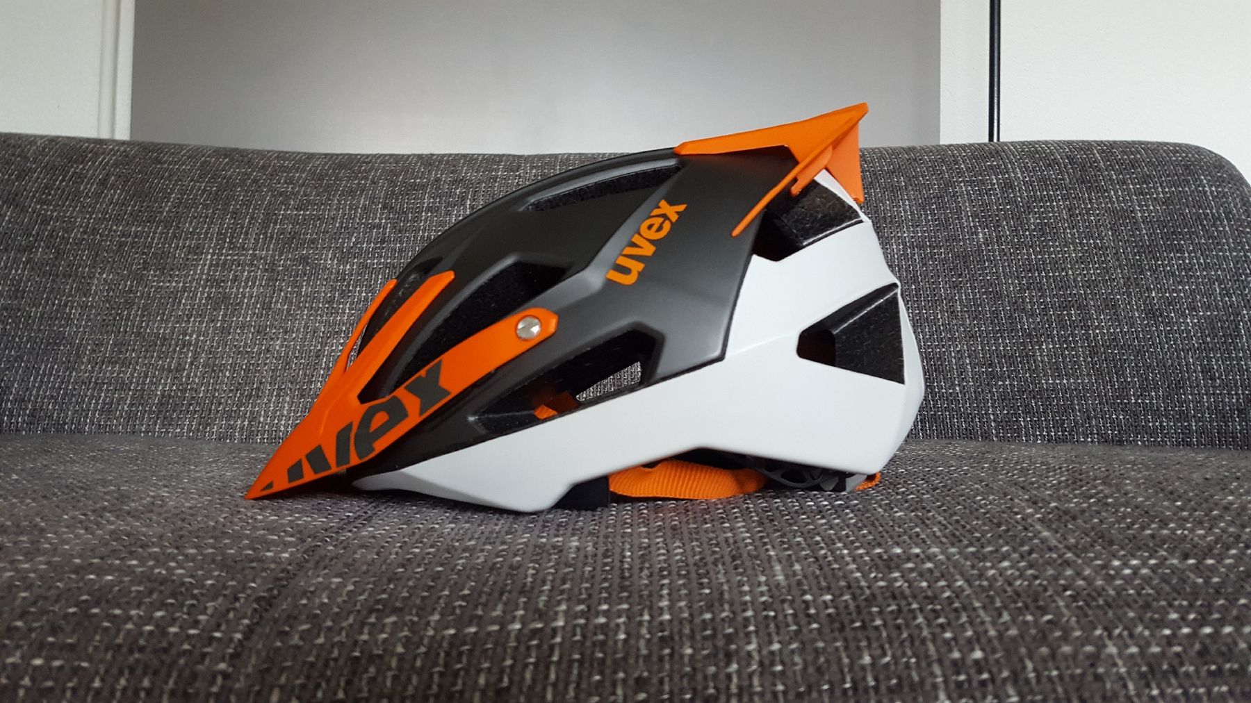 Uvex Caschi: MTB Helm in Orange/Schwarz, Grösse L – Usato da Goldach venduto da caypi7