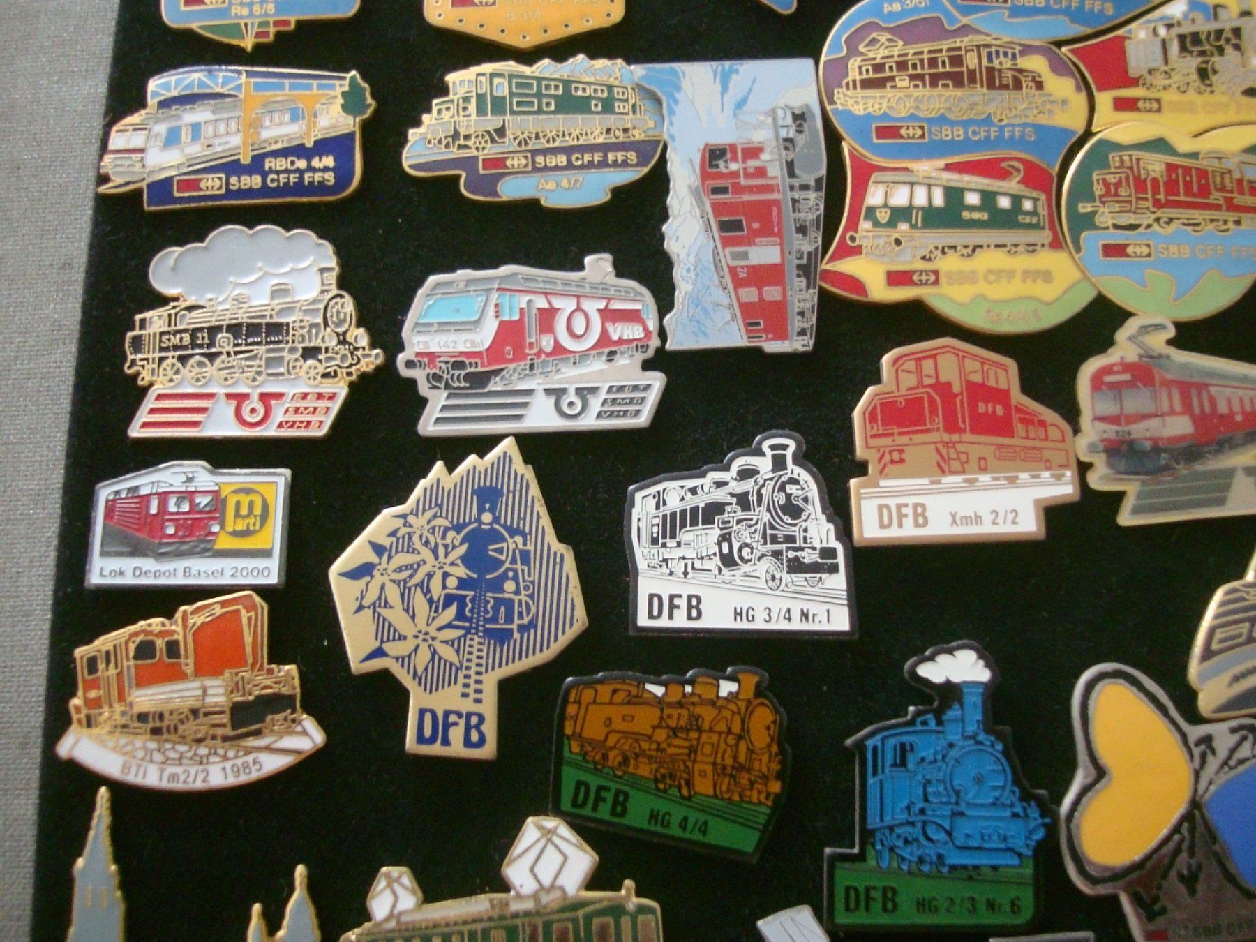 Placchette & Badge: 80 Pin - Eisenbahnen - Ohne Verschluss – Usato da Neuenegg venduto da flohcante 3