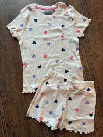 Schönes Pyjama Gr. 122/128, Neu