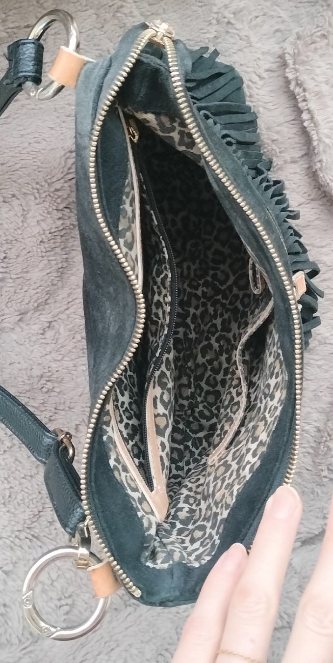 Guess Borse da donna: Handtasche Guess Luxe Wildleder schwarz – Usato da Bern venduto da verateinilae 1