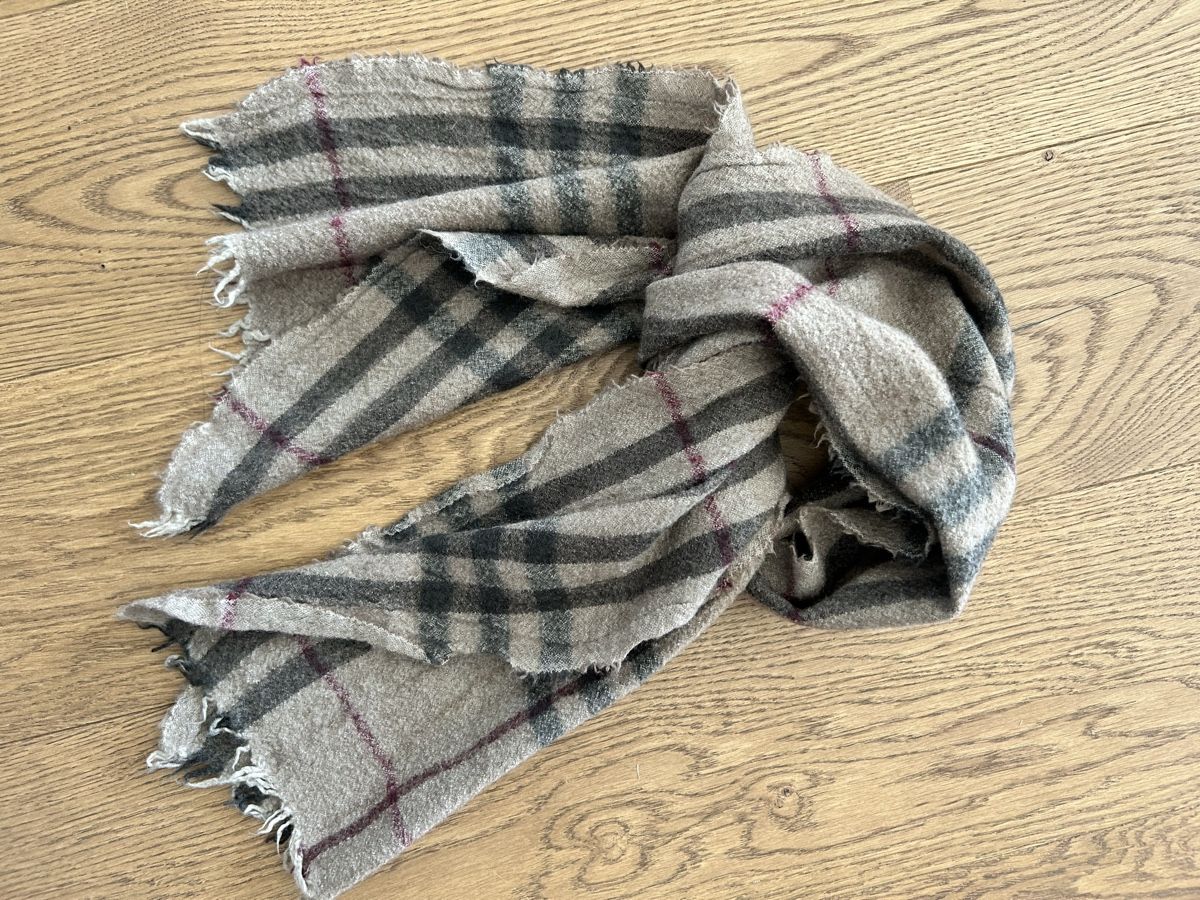 Burberry Foulards & écharpes: Écharpe Burberry – D'occasion à Lully VD par Garance040 2