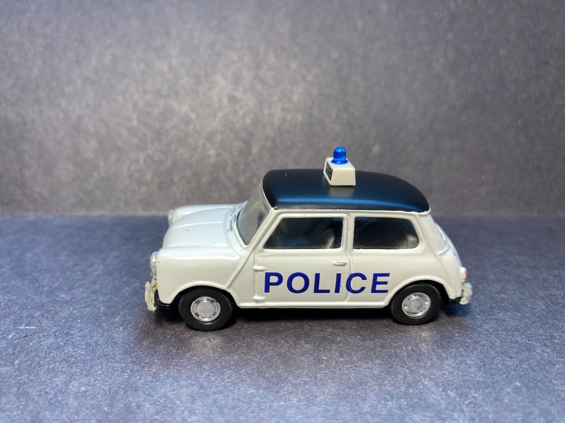 Corgi Toys Modellautos: Mini Cooper, weiss, Police, Corgi 1:43 – Gebraucht aus Spiez von Mlandcruiser 1