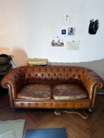 Chesterfield Ledersofa – echtes Vintage-Stück (2-Sitzer)
