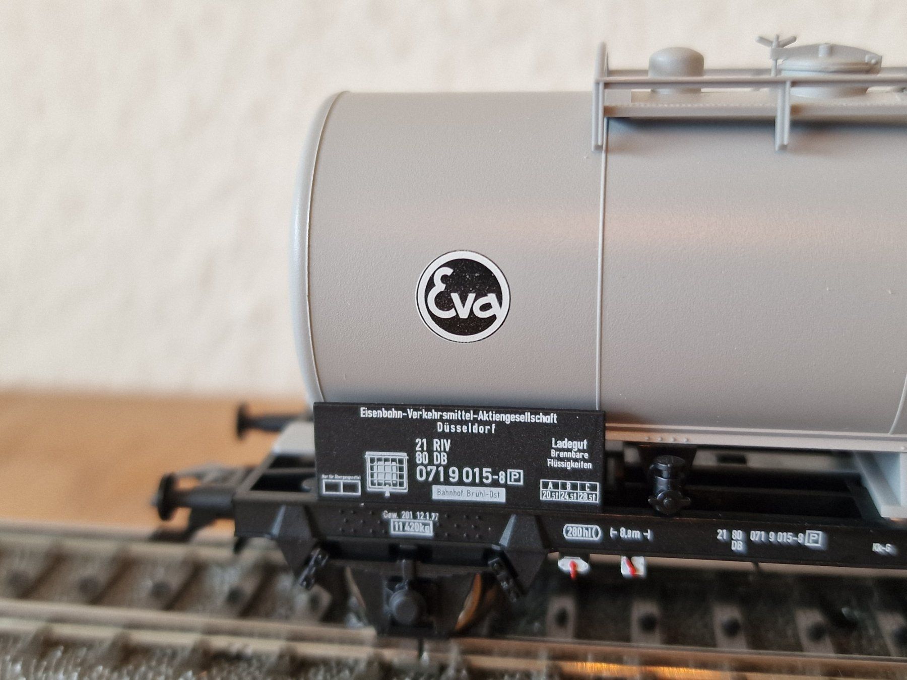 Märklin Modellini di ferrovie: DB Tankwagen EVA H0 – Usato da Matten b. Interlaken venduto da lor_hr9w 3