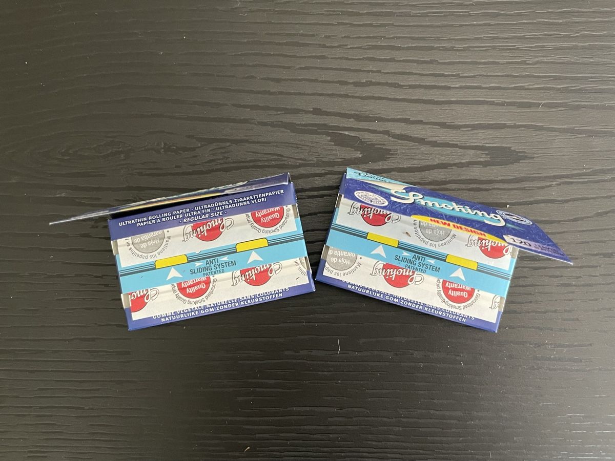 Tabacchi: Petites feuilles à rouler smoking – Usato da Oron-la-Ville venduto da W.XIX 1