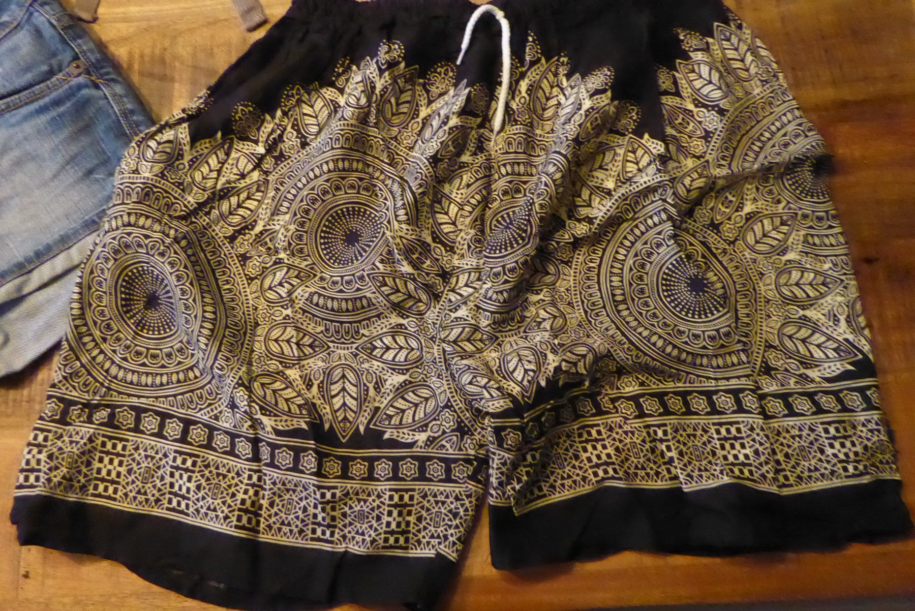 Lotti di vestiti: 4 Kurze Sommer Hosen Gr S Zebra QS ect – Usato da Sargans venduto da Benziner 2