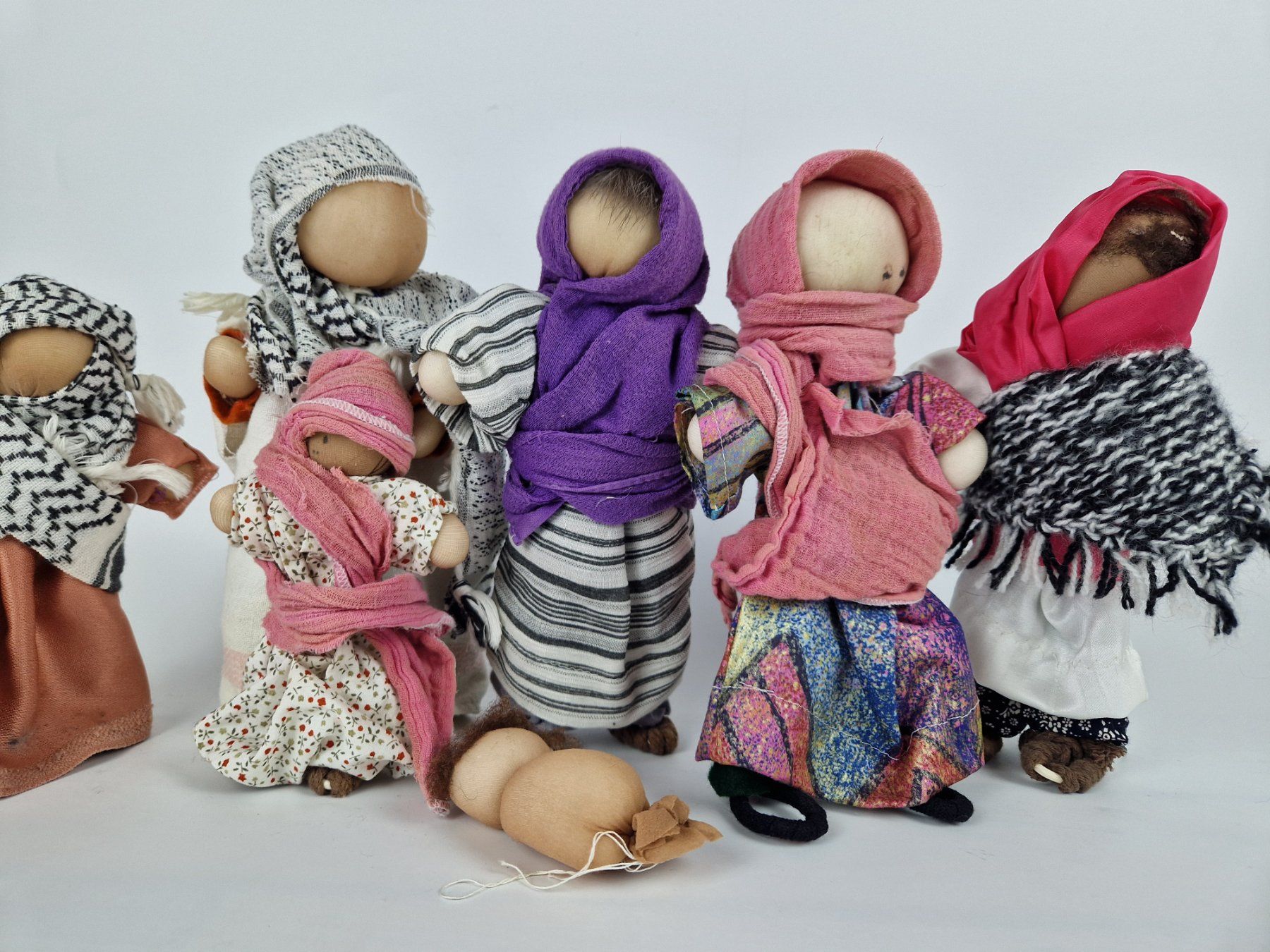 Statuette: Weihnachtsfiguren aus Strumpfhosen – Usato da Muhen venduto da Restwert_Muhen 1