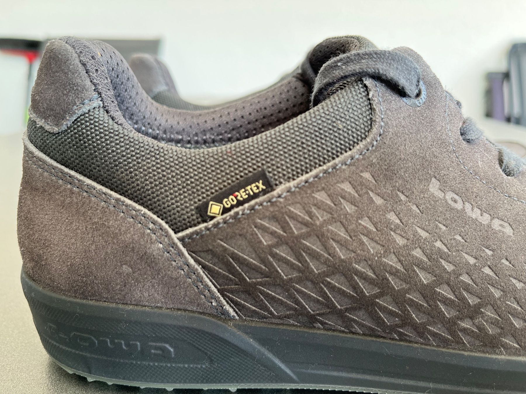 Lowa Herrenschuhe: Trekkingschuhe LOWA Goretex, Grösse 42 – Neu (gemäss Beschreibung) aus Amriswil von Velowenk 1