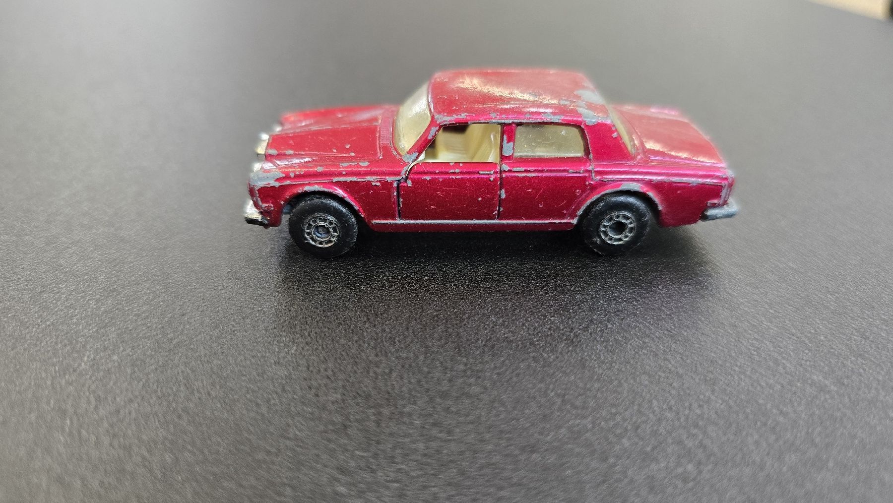 Matchbox Modellini d'auto: Matchbox Rolls-Royce Silver Shadow II rot 1979 – Usato da Mägenwil venduto da sam_5q7h
