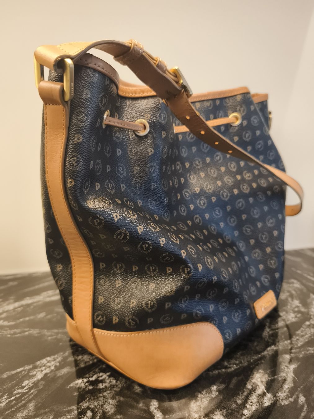 Borse da donna: Pollini Heritage Logo Classic Bucket Bag – Usato da Riedholz venduto da Shime1981