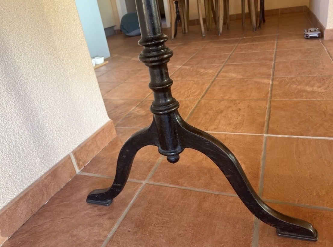 Tavoli: Antiker Beizentisch 130 mit Gussfüsse – Usato da Ibach venduto da and_5pyr 3