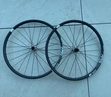 DT Swiss Vorder- und Hinterrad für Gravel Bike