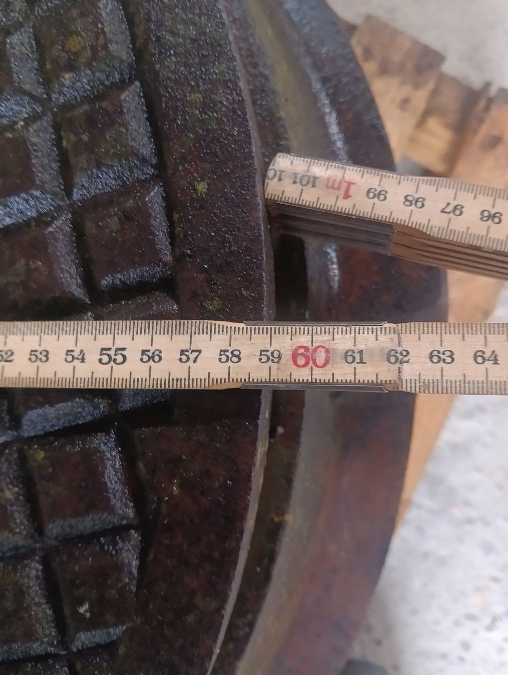 Autres matériaux de construction: Schachtdeckel – D'occasion à Osterfingen par raindrop141 5