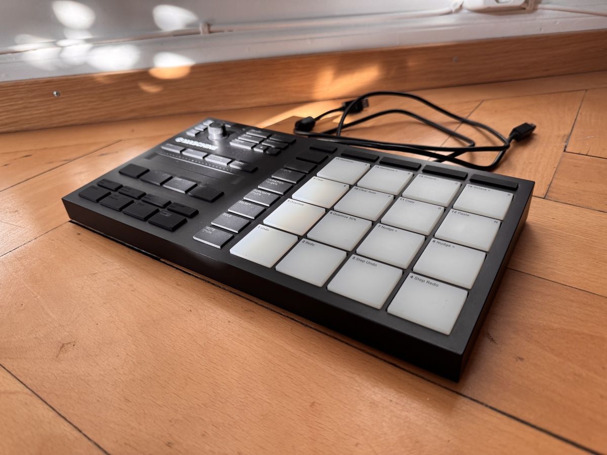 Native Instruments Musikinstrumente: Native Instruments Maschine Mikro MK3 – Gebraucht aus Zürich von mateonen 3