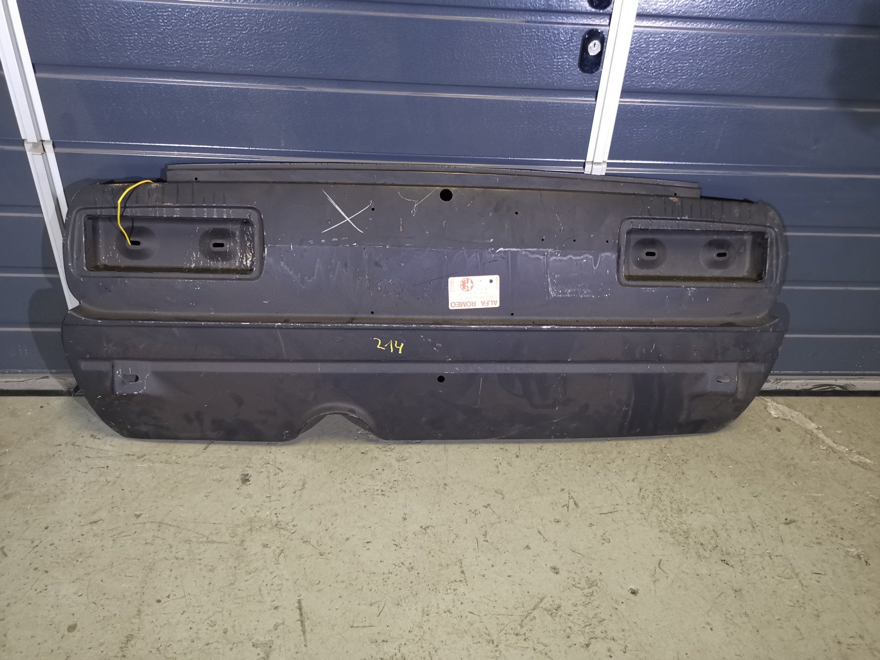 Alfa Romeo Tutti pezzi di ricambio auto: Alfa 1750 + 2000 Berlina Heckblech – Usato da Thalwil venduto da Joker690