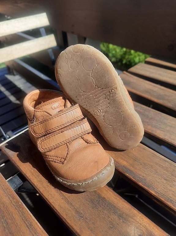 Scarpe per ragazzi: Chaussures enfant taille 21 – Usato da Vevey venduto da gui_9x5l