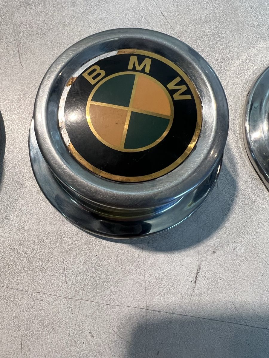 BMW Tutti pezzi di ricambio auto: BMW Nabendeckel (Satz, 4 Stück) – Usato da Glattfelden venduto da henson 2