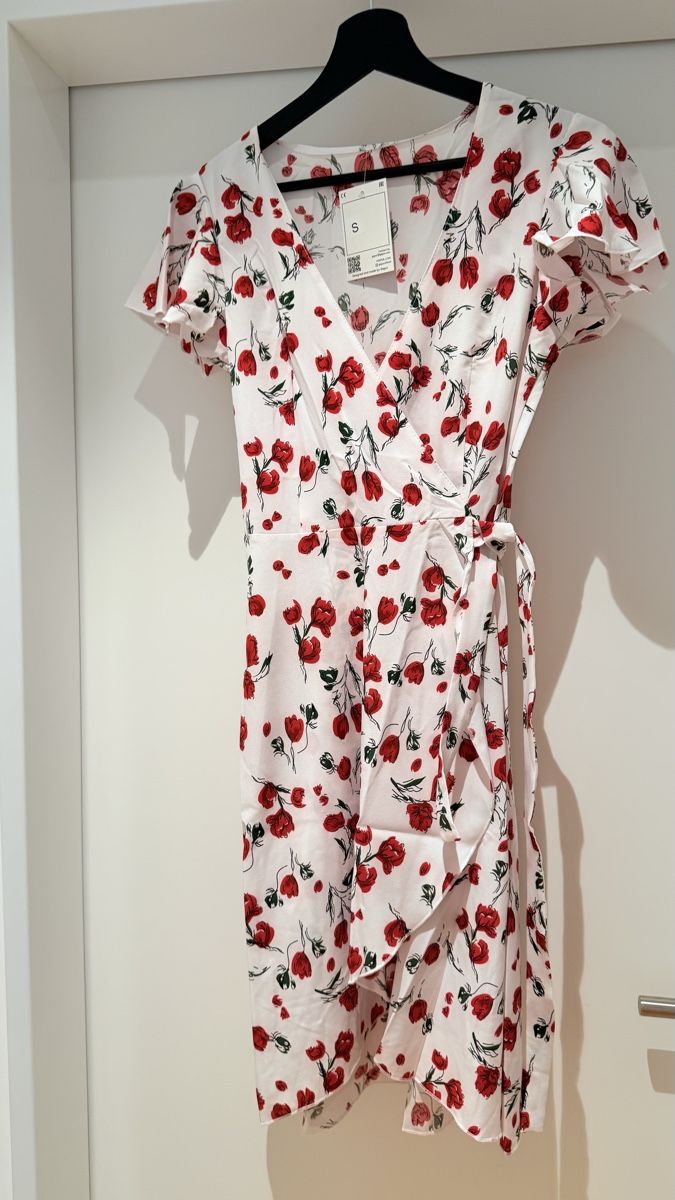 Robes: Sommer Wickelkleid Grösse S NEU – Neuf avec emballage d'origine à Eiken par sanyok700