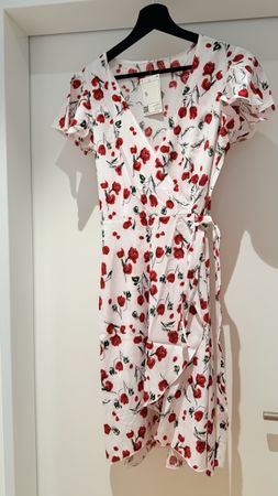 Sommer Wickelkleid Grösse S NEU