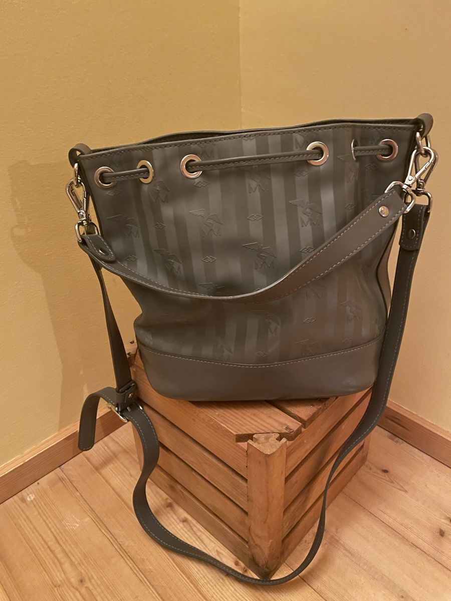 Maison Mollerus Taschen für Damen: Beuteltasche Maison Mollerus grau mit silber  – Gebraucht aus Mollis von cava10 1