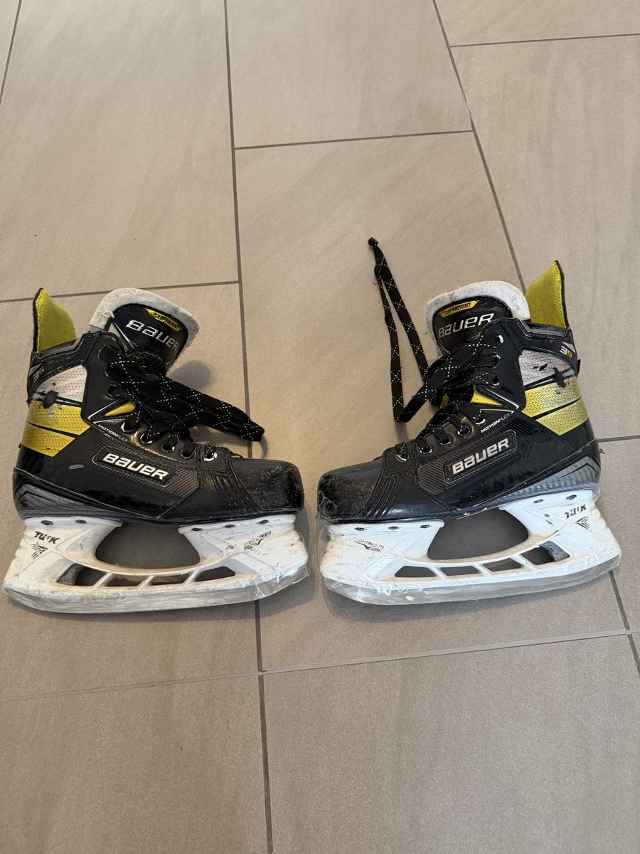 Bauer Pattini da ghiaccio: Eishockey Schlittschuhe Bauer Grösse 3EE – Usato da Niederglatt ZH venduto da Maple12345