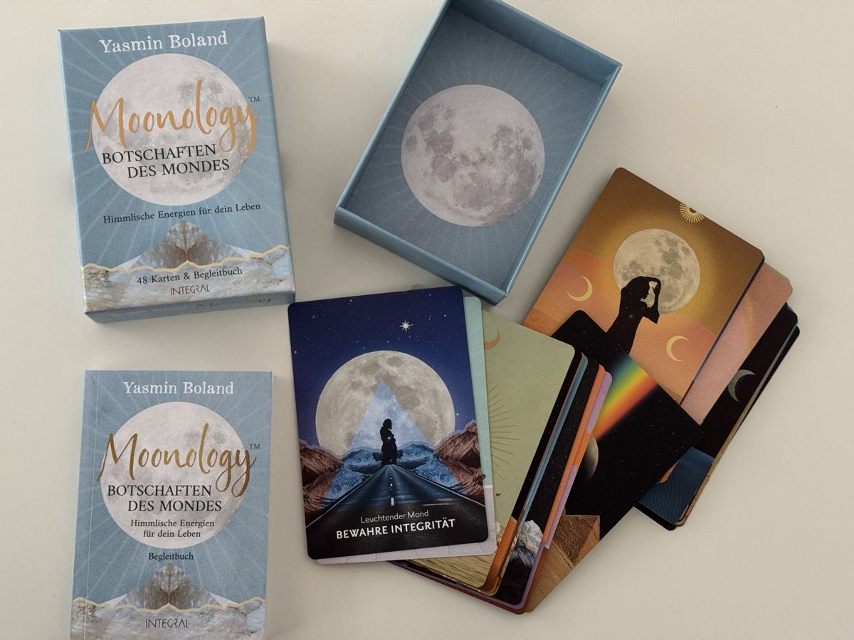 Libri: Moonology - Botschaften des Mondes – Nuovo (secondo la descrizione) da Solothurn venduto da Vintage87