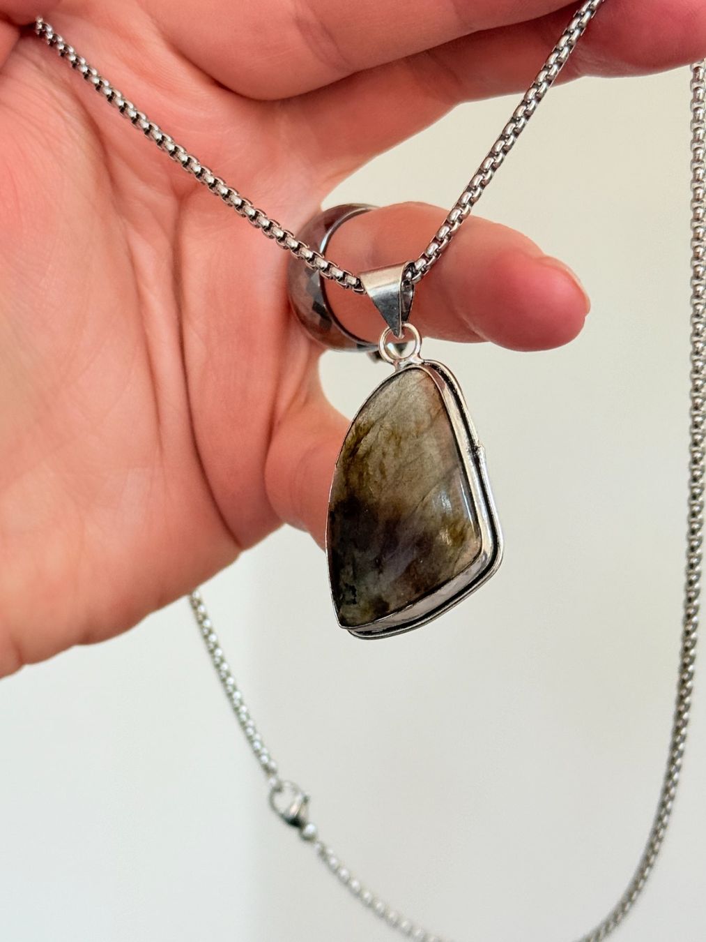 Colliers: Collier Labradorite - Élégance et Mystère 💎 – Neuf avec emballage d'origine à Genève par AWWA 3