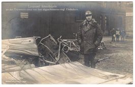 Sanke-Karte Max Immelmann vor zerstörtem Flugzeug - beschr.
