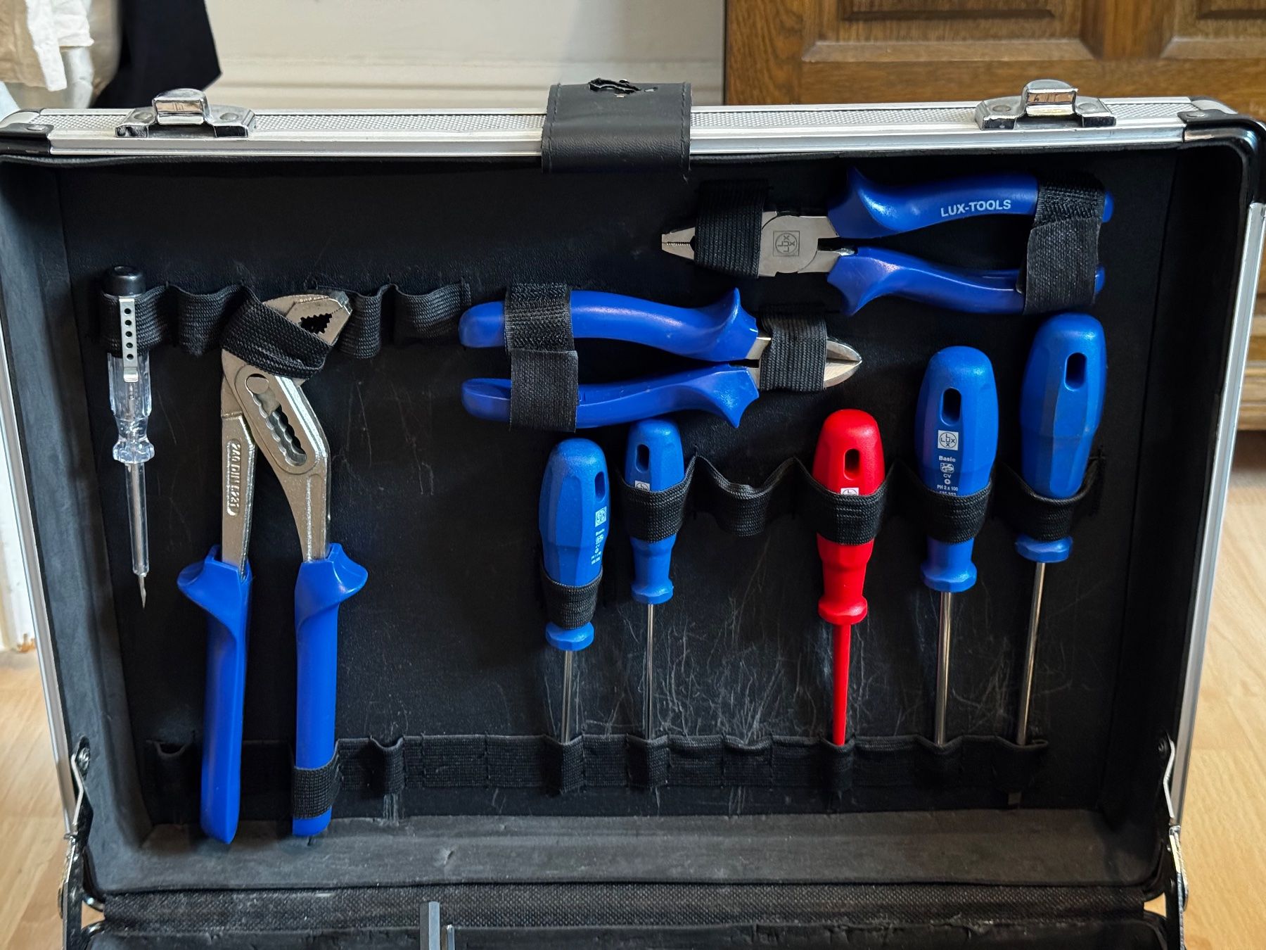 Lux Tous les outils: LUX Werkzeuge Tool Case with Assorted Tools – D'occasion à Zürich par colorblindrummer 4