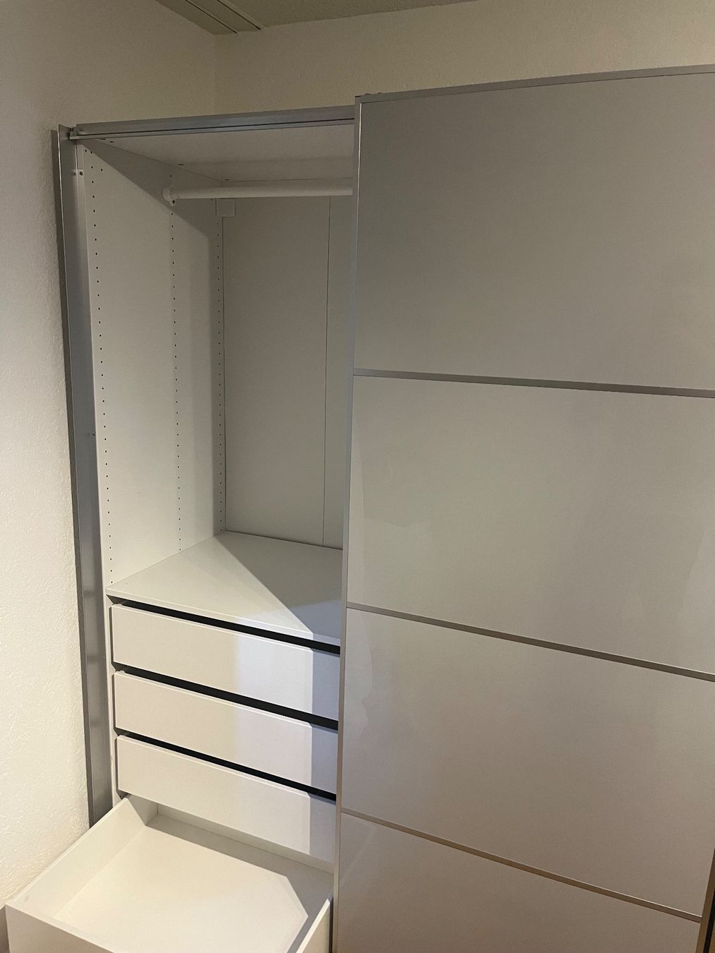 Ikea Armadi: Ikea Pax Kleiderschrank – Usato da Obfelden venduto da kev_895h 1
