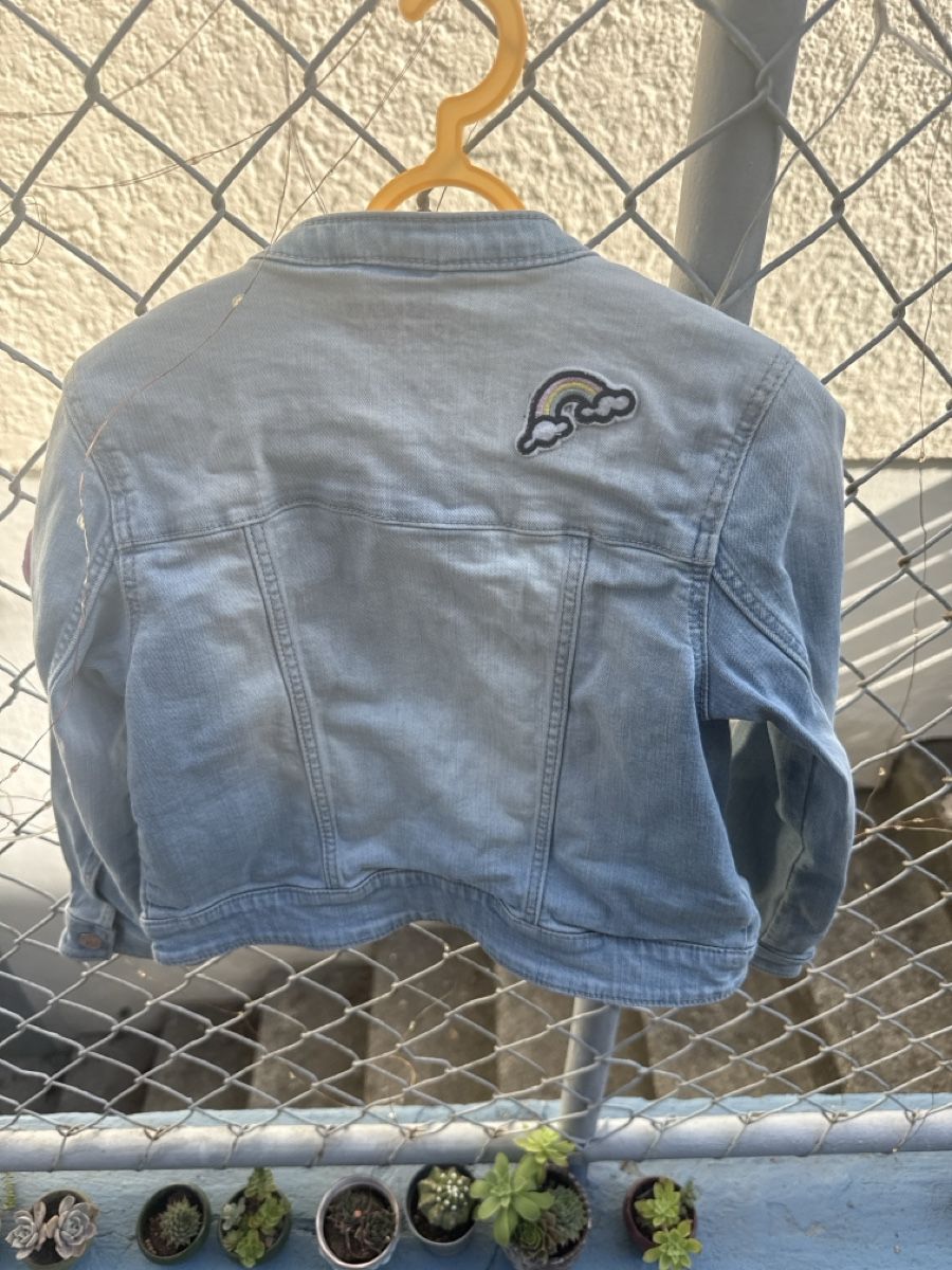 C&A Jacken & Mäntel: Kinder Jeansjacke blau mit Aufnähern  – Neu (gemäss Beschreibung) aus Zürich von Pingu333 5