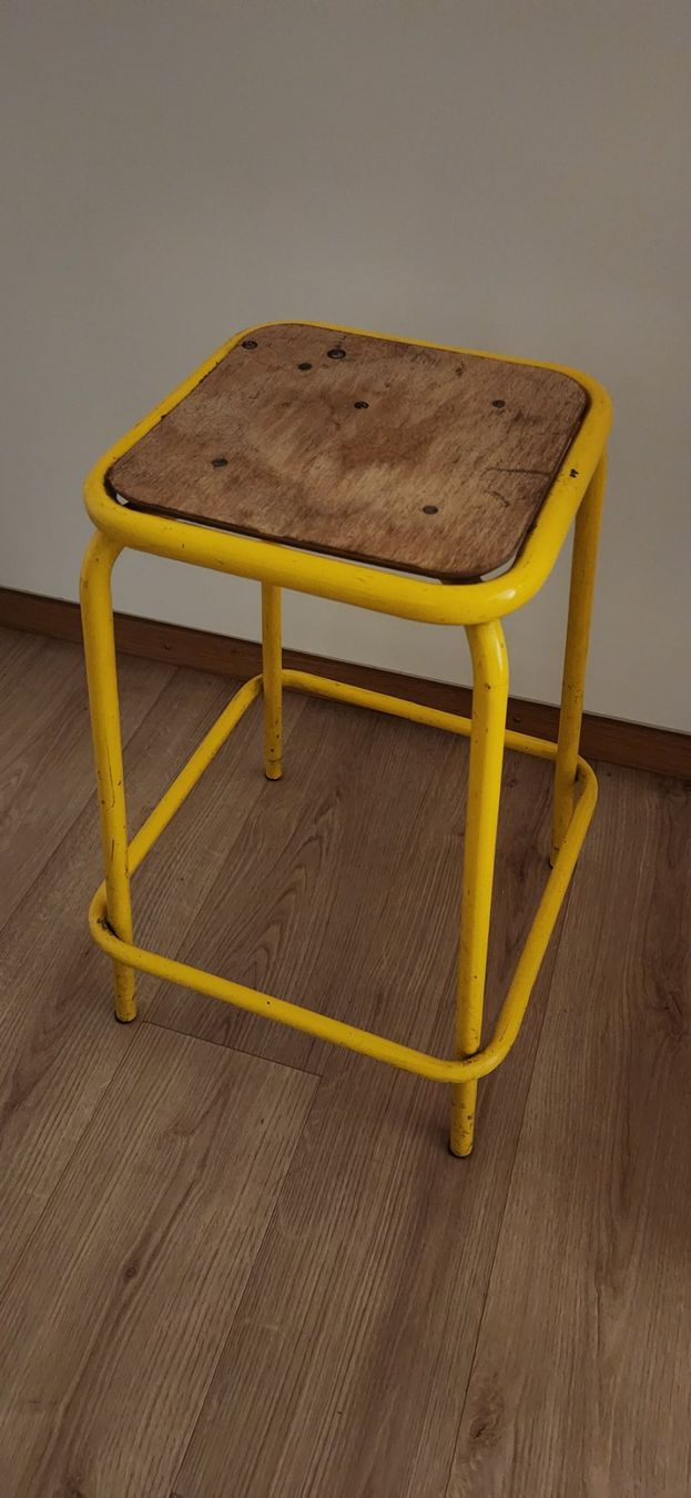 Hocker: Vintage Barhocker Gelb – Gebraucht aus Schaan von Friedlich