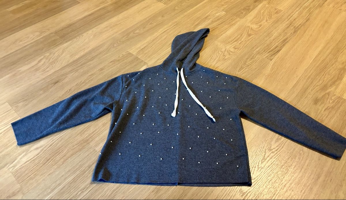 Zara Maglioni & Felpe: Grauer ZARA Knit Kapuzenpullover mit Perlen – Usato da Baden venduto da Tiffany6878