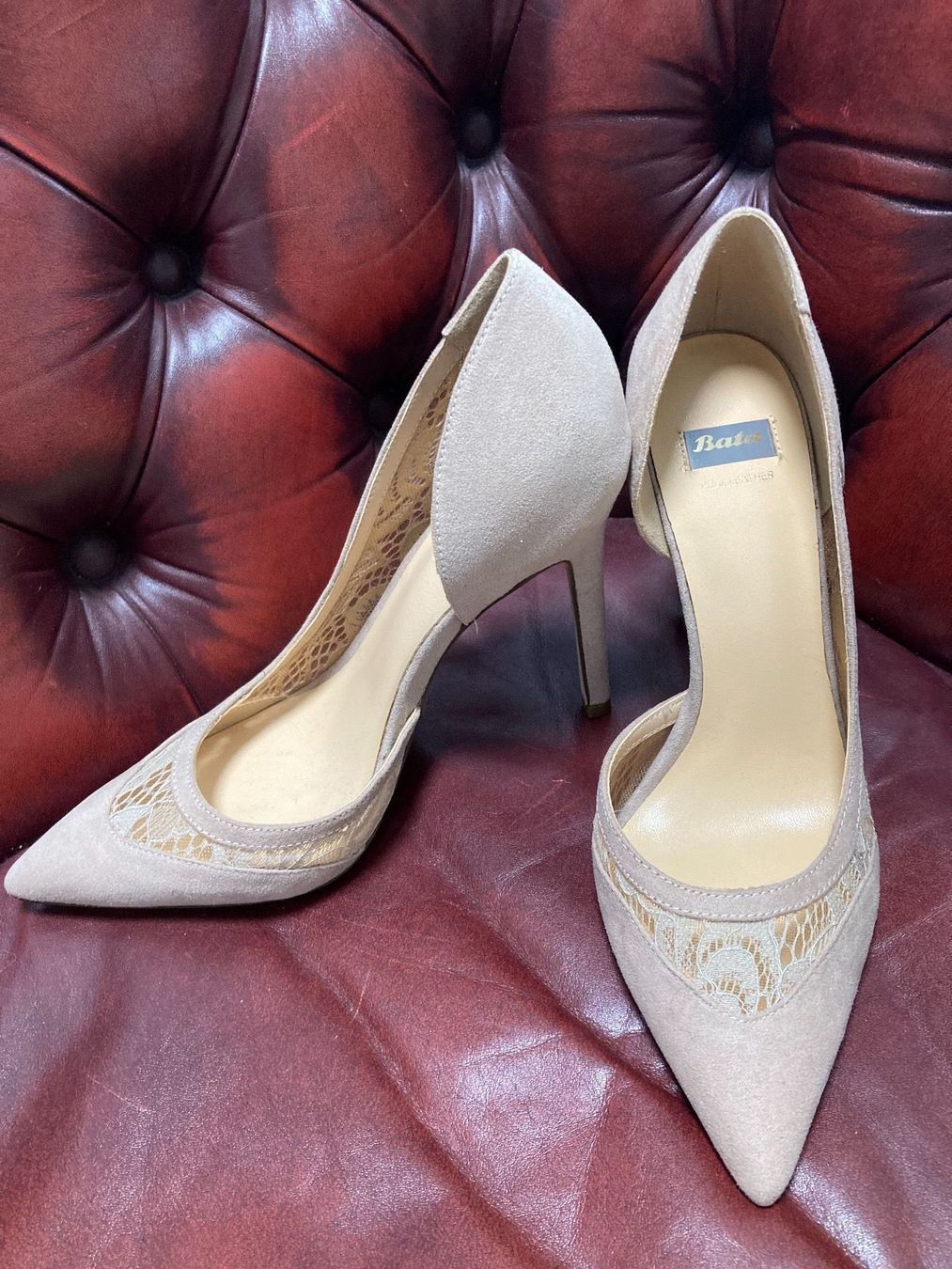 Scarpe da donna: Schöne Pumps in nude mit Spitzendetails – Nuovo (secondo la descrizione) da Uster venduto da Kalici1 1