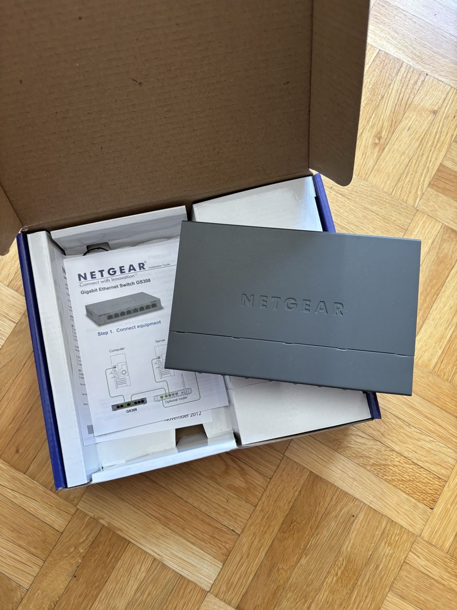 Netgear Hub & Switch: Switch 8 ports NETGEAR – Nuovo (secondo la descrizione) da La Chaux de Fonds venduto da Taga-douille 2