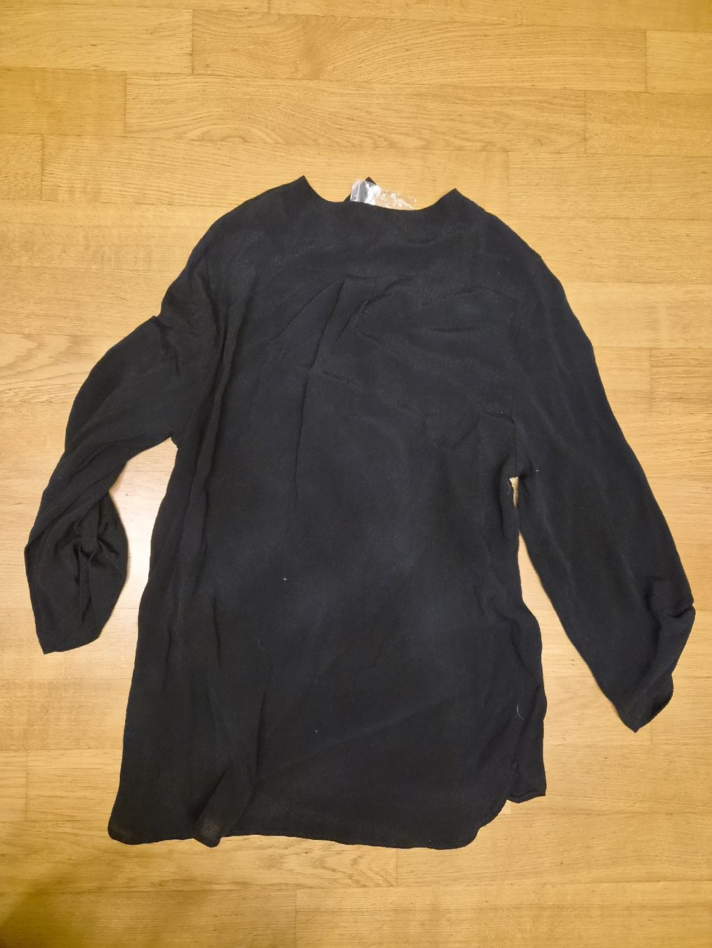 Chemisiers: Blouse Avant Premiere noire fermeture éclair taille 38 – D'occasion à Penthaz par Sosotroc 1