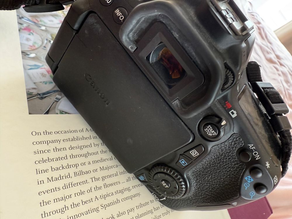 USED Canon EOS 70D with EF-S 18-135mm IS STM Excellent FREE SHIPPING