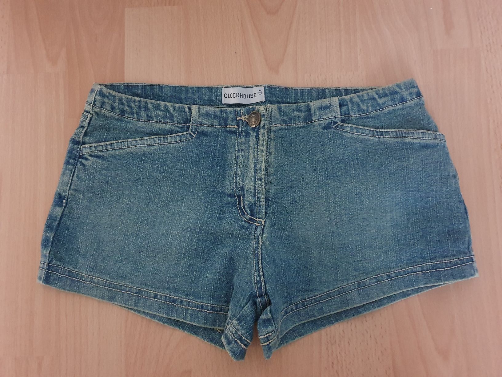C&A Pantaloni: neue Jeansshorts – Nuovo (secondo la descrizione) da St. Gallen venduto da 1811123