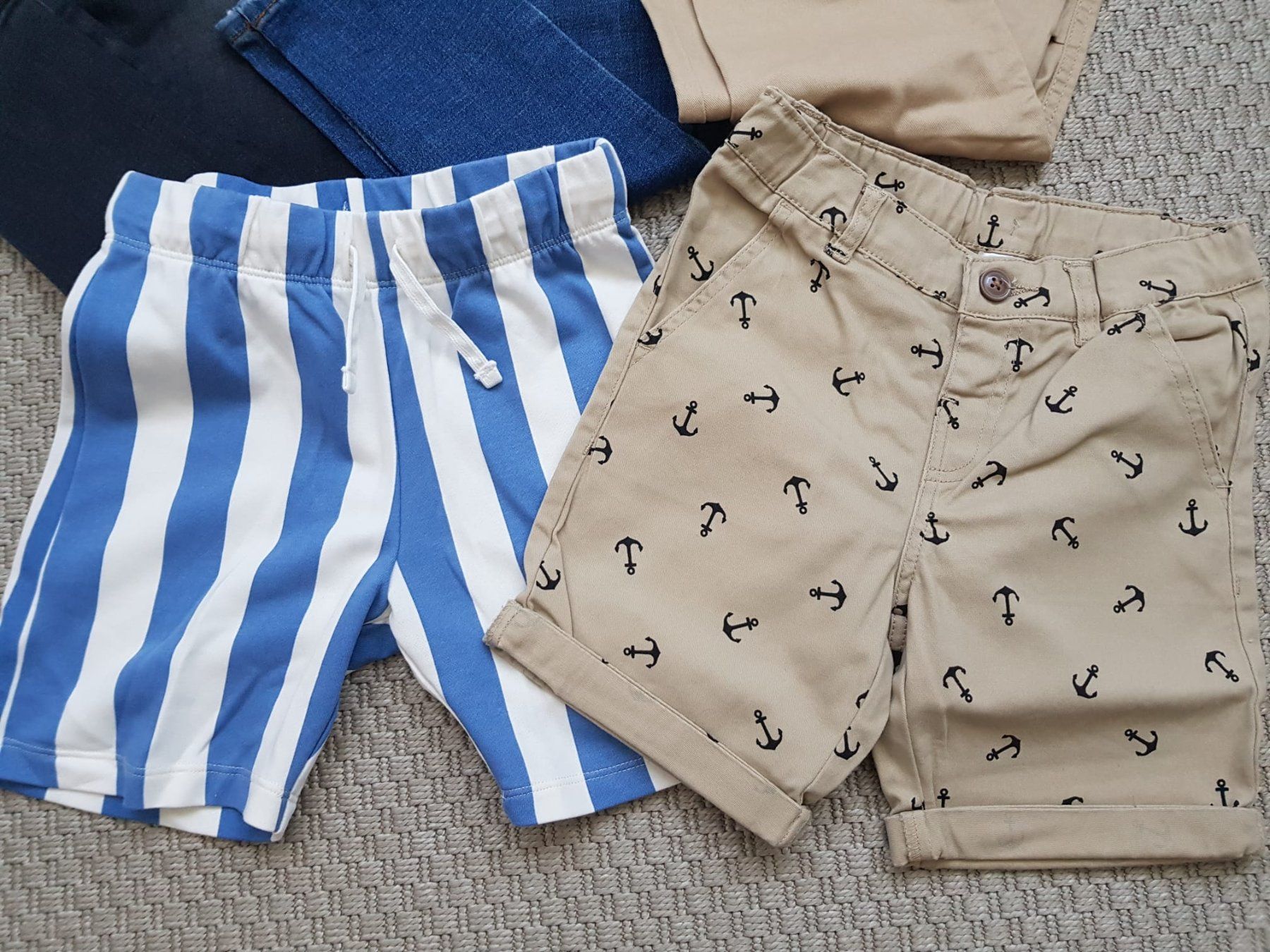 H&M Lotti & Set di vestiti: Kleiderpaket Jungen Grosse 122 – Usato da Münchenstein venduto da mt25 2