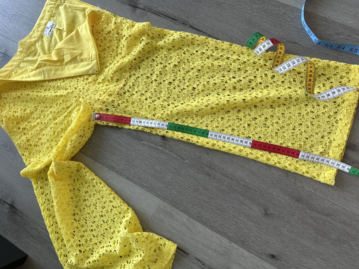 Pantaloni: Pantalon jaune en dentelle – Nuovo (secondo la descrizione) da Biel/Bienne venduto da TanyaM02 9