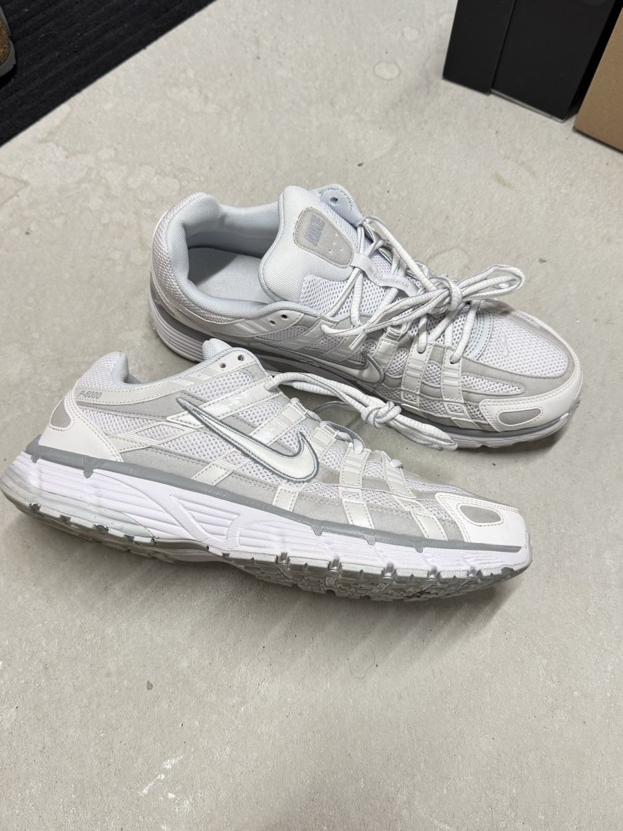 Nike Herrenschuhe: Nike P 6000 weiss 45 – Gebraucht aus Uster von Giaschper