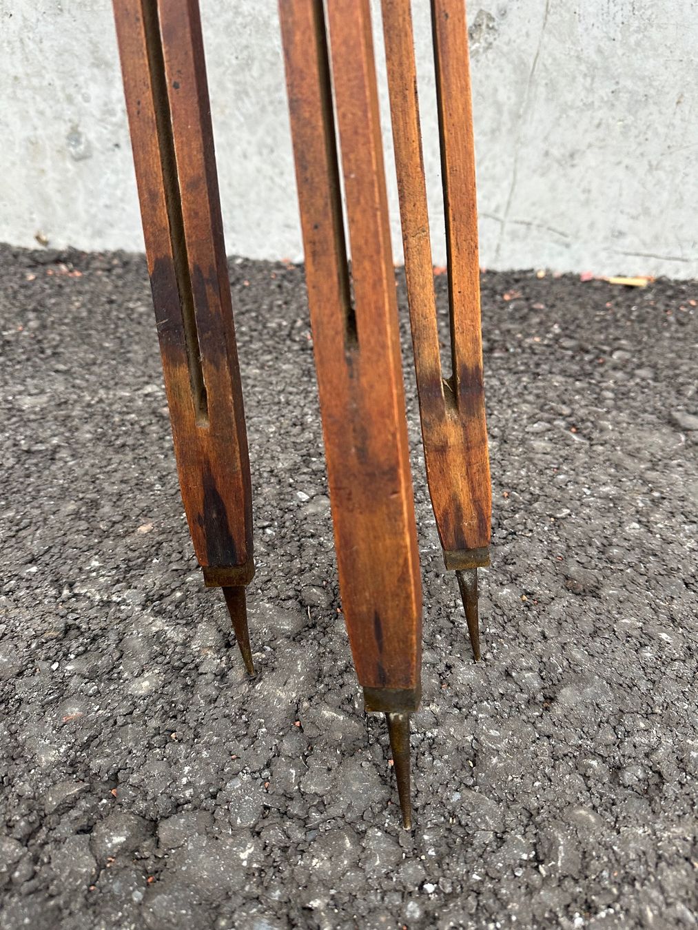 Chevalets: Antikes Stativ mir toller Patina, Staffelei oder Socklel usw – D'occasion à Laufenburg par industrial-silence 8